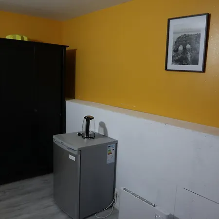 Jaune مونس
